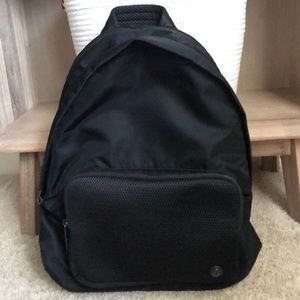 Lululemon Everywhere Backpack Mesh 17L